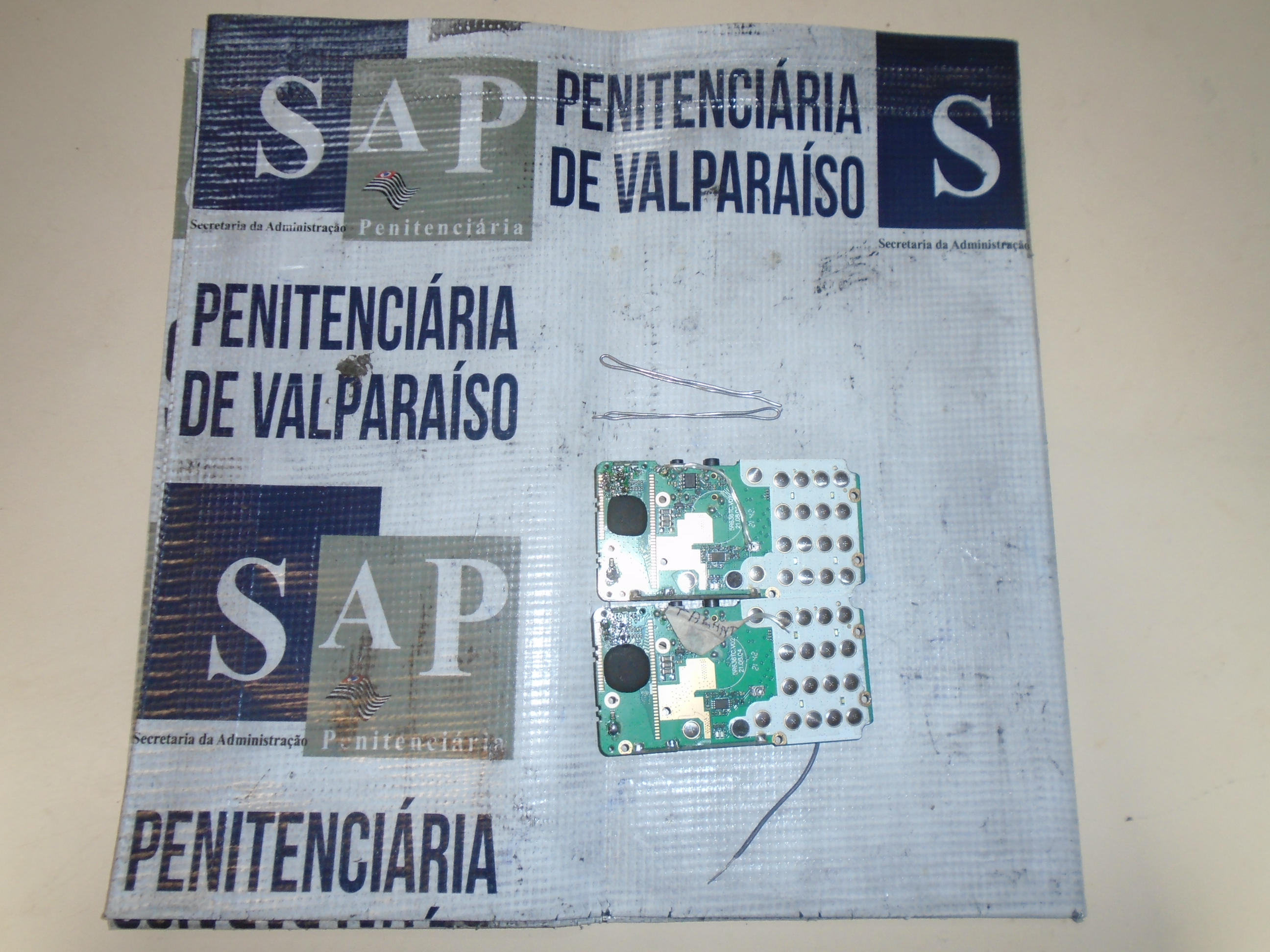 Fios de solda e placas de rádio-transmissor são apreendidos na Penitenciária de Valparaíso