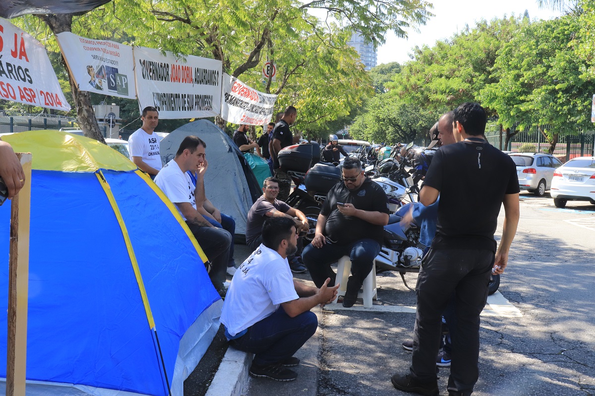 Concursados acampados na Assembleia Legislativa